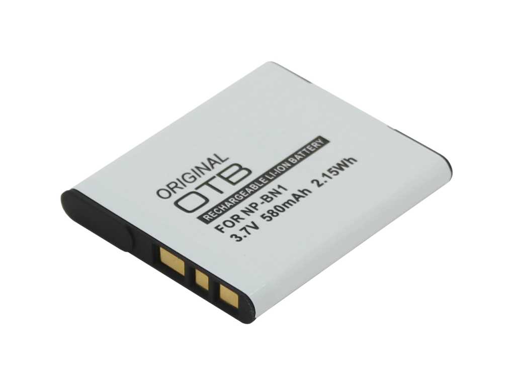 Weißer Kameraakku mit schwarzer Kante und drei goldenen Kontakten, schräg auf weißem Hintergrund